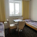 Cetnicka Stanice Hluboka Konukevi 4*
