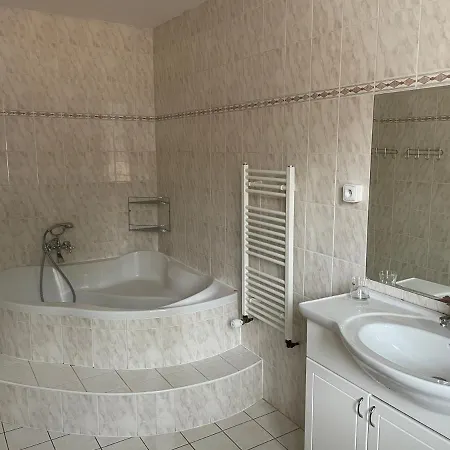 Cetnicka Stanice Hluboka 4*