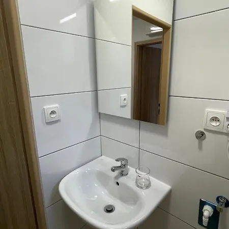 Cetnicka Stanice Hluboka Konukevi Hluboká nad Vltavou