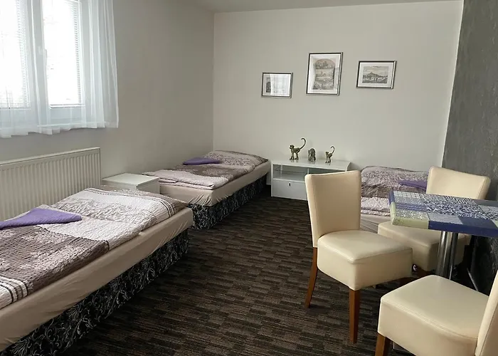 Cetnicka Stanice Hluboka 4*