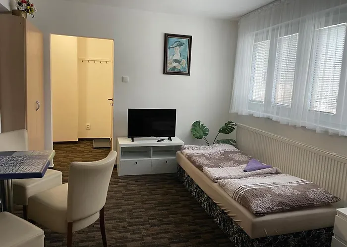 Vendégház Cetnicka Stanice Hluboka